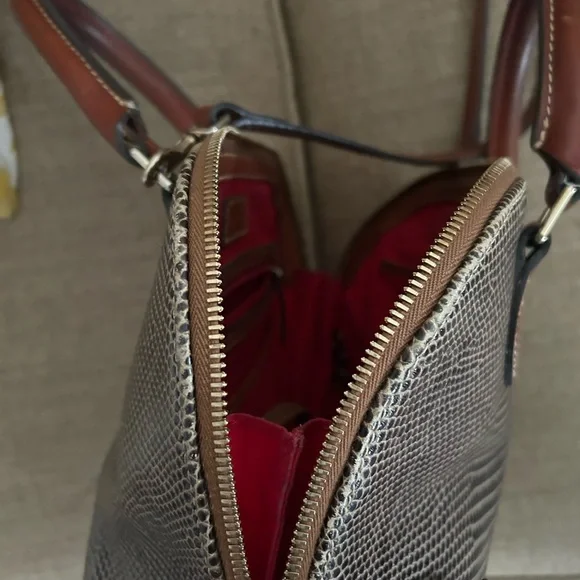Dooney & Bourke Womens Grey Leather
Lizard Embossed Top Zip Satchel handbag. - Picture 7 of 12